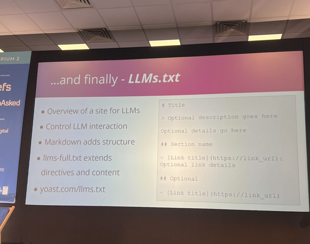 Slajd z prezentacji Alex Moss z Yoast o llms.txt z brightonSEO w w kwietniu 2025 roku